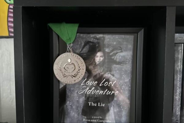 2024 Readers Favorite Silver Medal for Suspense for Roseann Gargiulo's Love Lost Adventure: The Lie